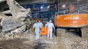 Proses-evakuasi-santri-korban-runtuhnya-musala-Ponpes-Al-Khoziny.jpg