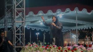 Ustadzah-Mumpuni-Handayayekti-tampil-membawakan-tausiah-di-Klaten.jpg
