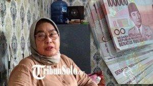sutirah-pedagang-kelapa-di-pasar-bunder-sragen-didatangi-bule.jpg