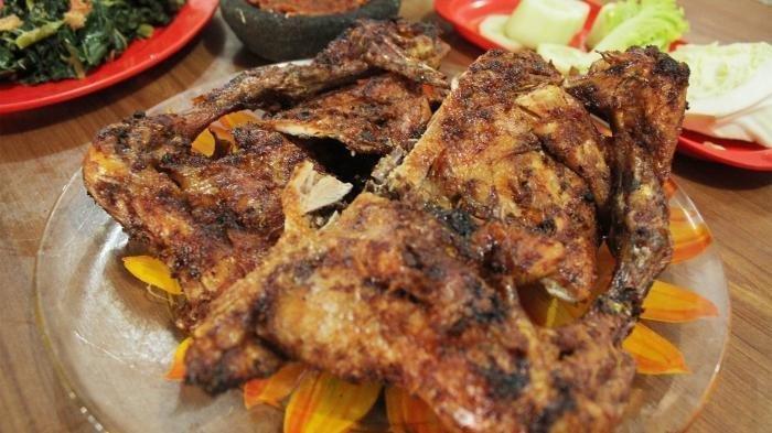 Ayam-Panggang-Khas-Wonogiri-Mbok-Tiyem.jpg