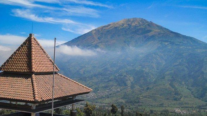 Gunung-Merbabu-Dilihat-dari-New-Selo-Boyolali.jpg