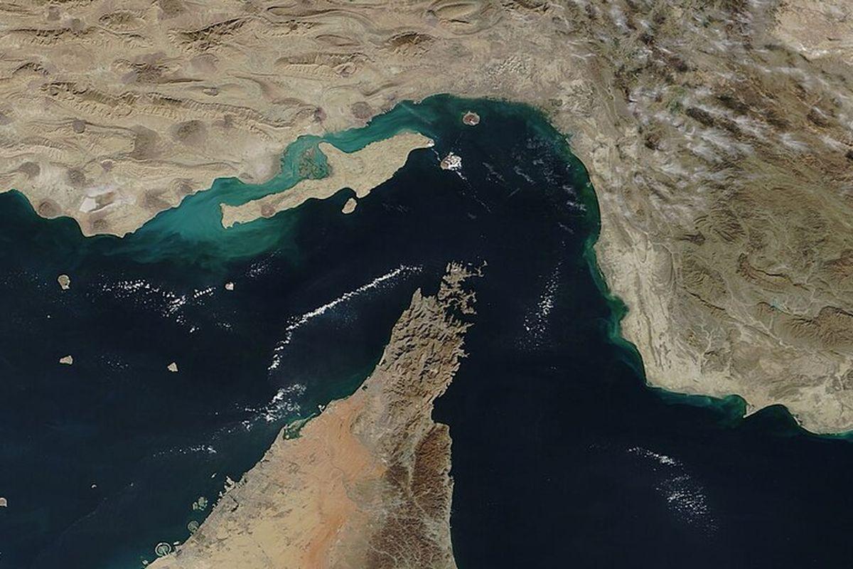 Ilustrasi-Selat-Hormuz-dari-citra-satelit.jpg