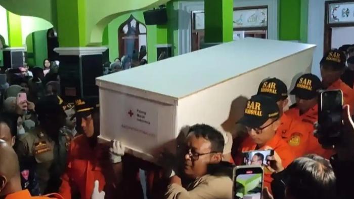 Jenazah-Syafiq-Ali-pendaki-Gunung-Slamet-sudah-tiba-di-Magelang-sang-ayah-terpukul.jpg