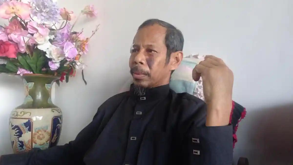 Kondisi-Ahmad-62-imam-Masjid-di-palopo-yang-dikeroyok-warga.jpg