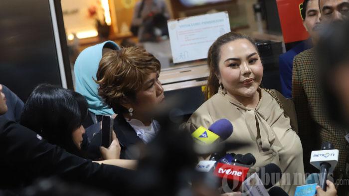 Lisa-Mariana-setelah-menjalani-tes-DNA-di-Gedung-Bareskrim-Polri.jpg