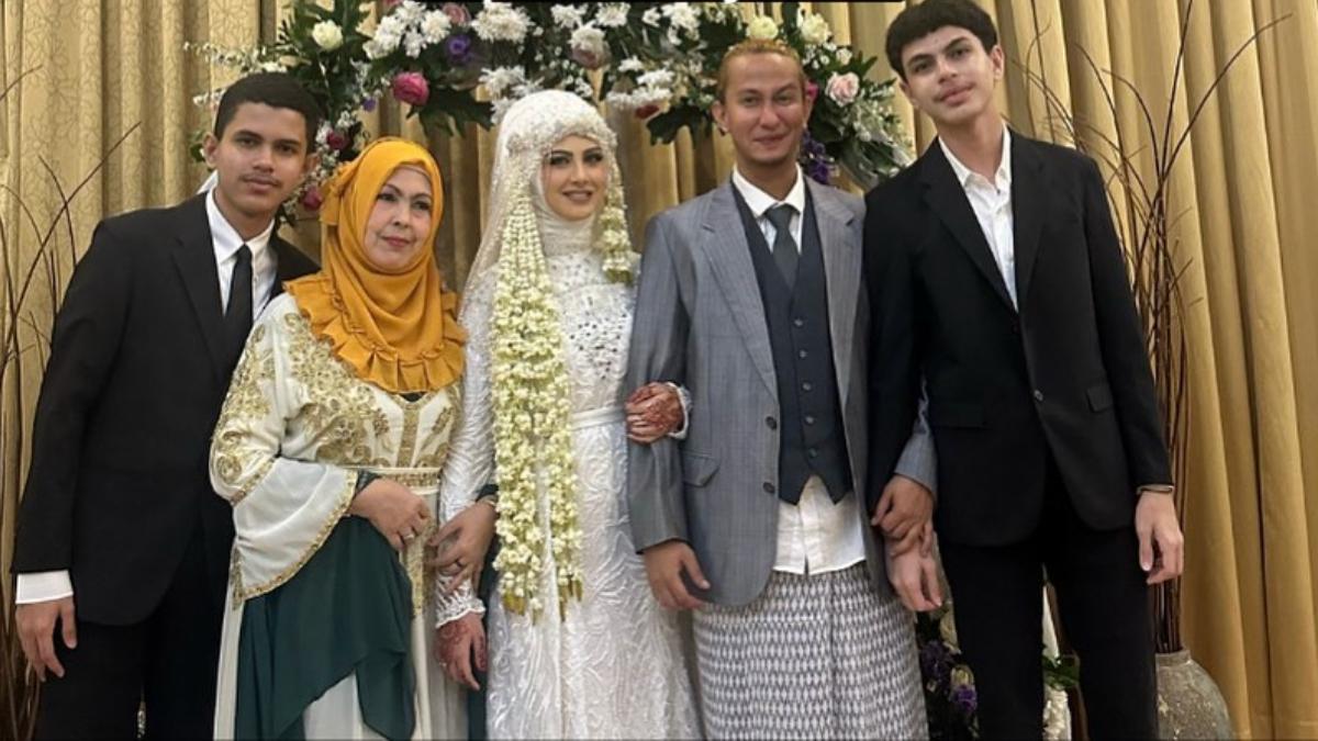 Bukti-bukti Helwa Bachmid Dinikahi Habib Bahar bin Smith, Dapat Bunga Manis Seperti Terhipnotis