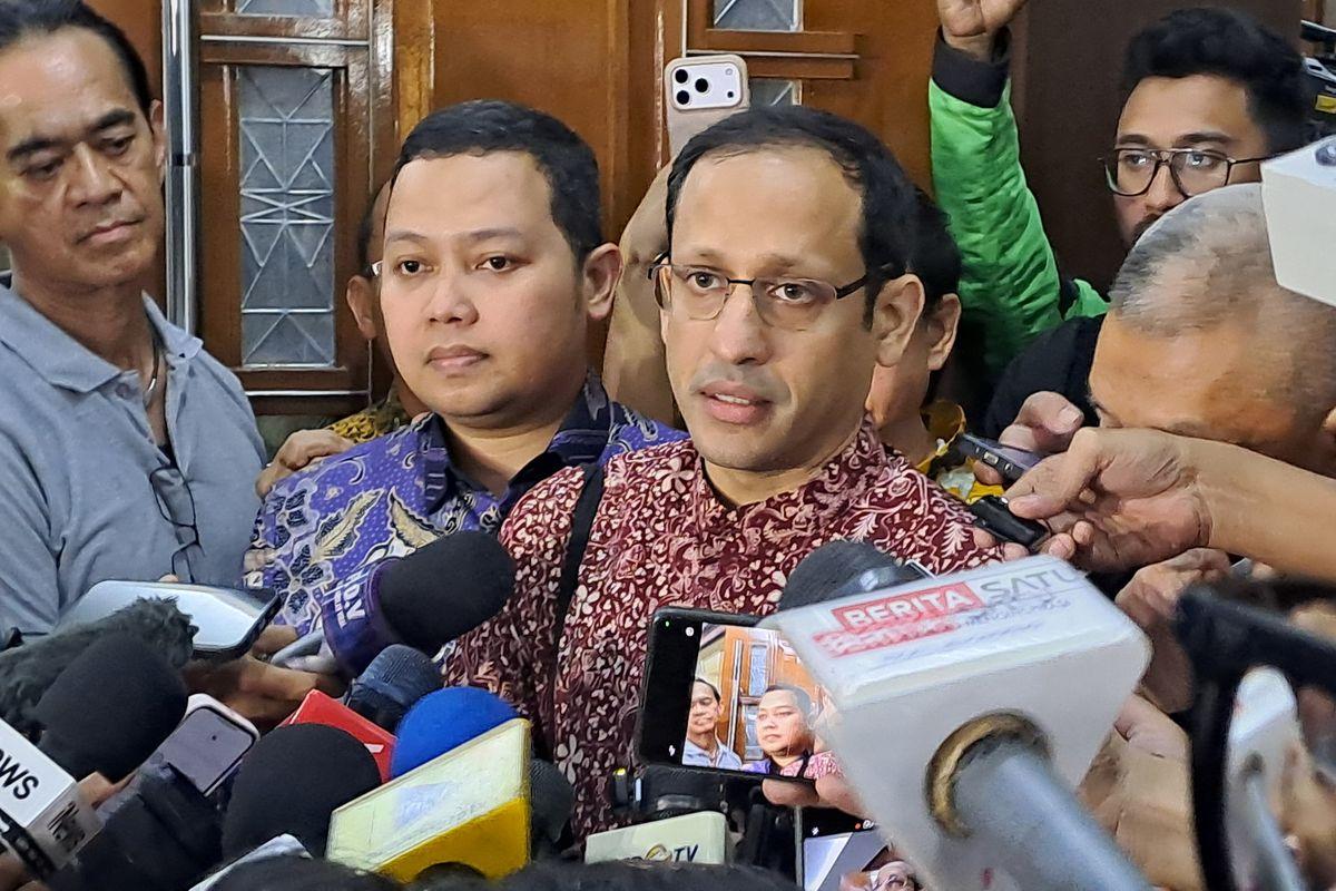 Nadiem-Makarim-memberikan-keterangan-usai-menjalani-sidang-pembacaan-tuntutan.jpg