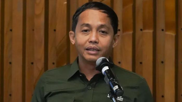 Raja-Juli-Antoni-didesak-untuk-mundur-sebagai-Menteri-Kehutanan.jpg