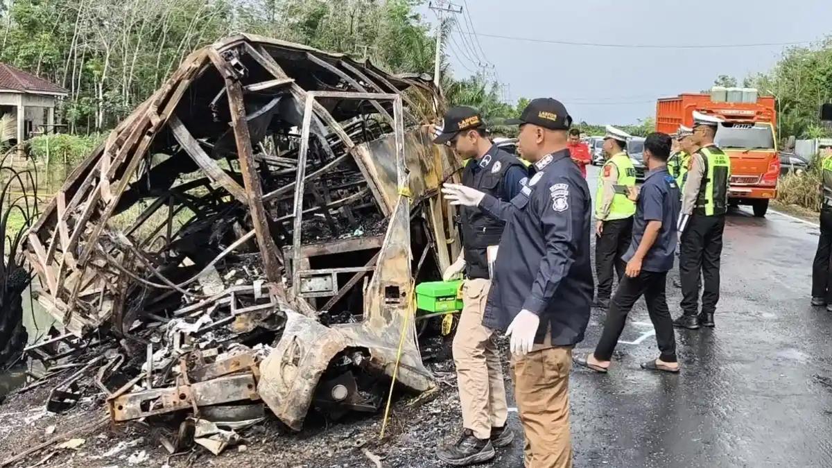 TKP-kecelakaan-maut-Bus-Antar-Lintas-Sumatera-ALS-dikenal-rawan.jpg