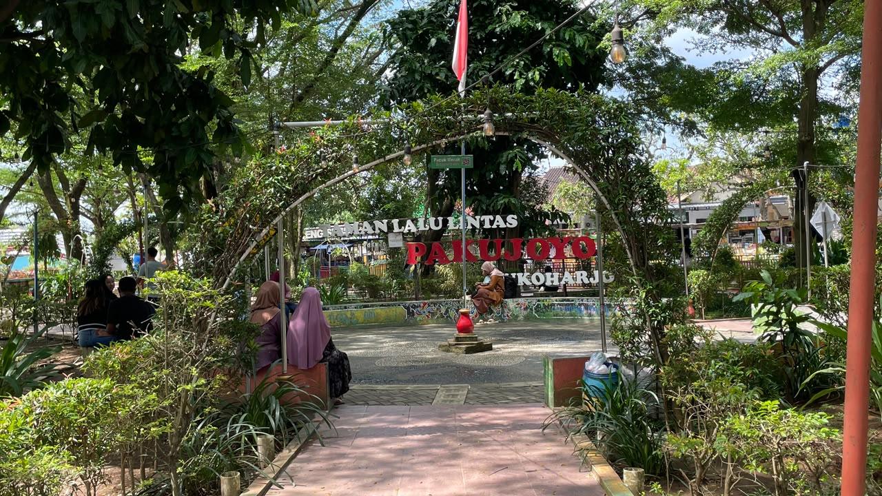 Taman-Pakujoyo-Sukoharjo.jpg