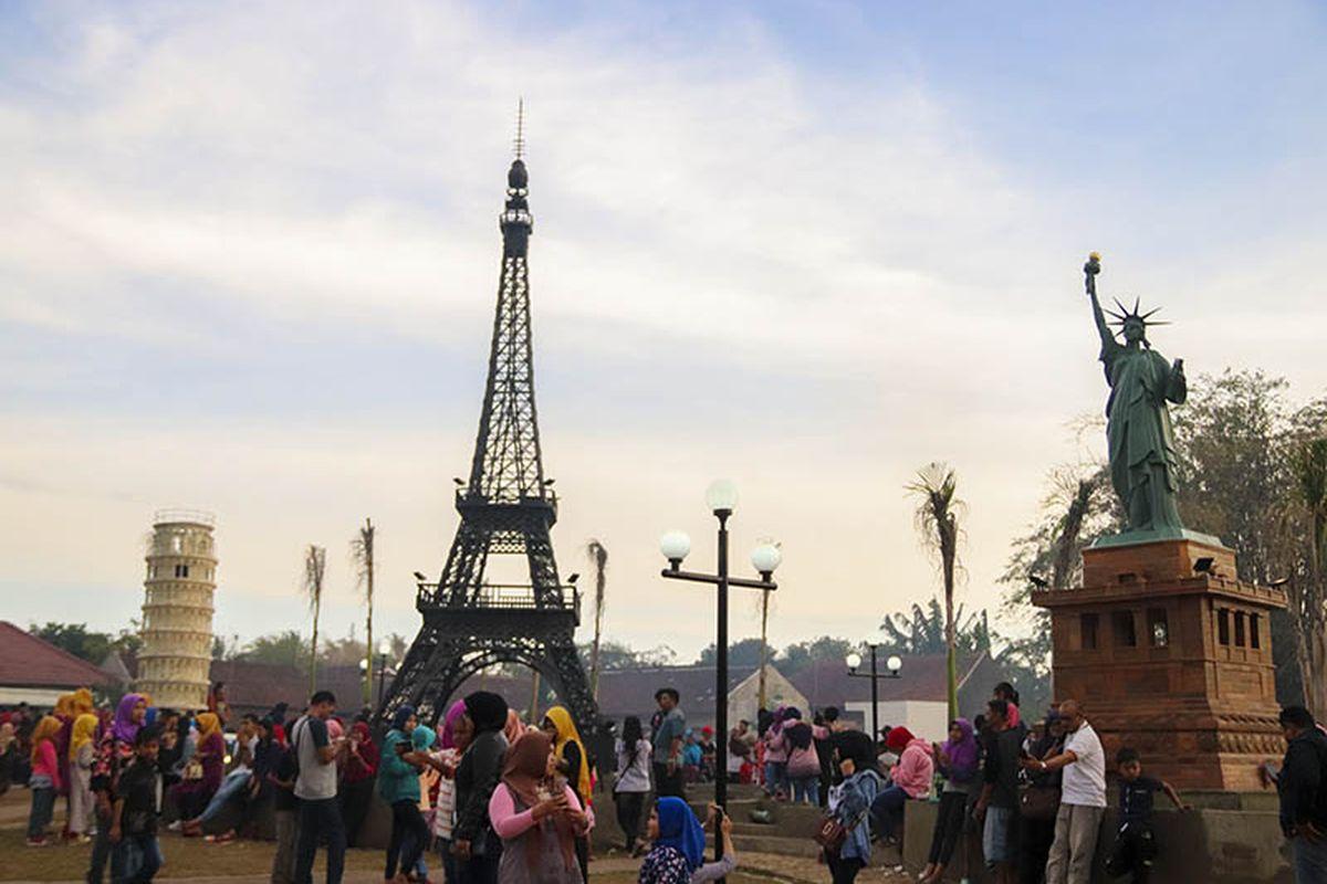 WISATA-DI-BOYOLALI-Patung-Liberty-Menara-Eiffel-dan-Menara-Pisa-kini-hadir-di-Boyolali.jpg