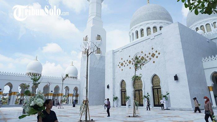 foto-masjid-raya-sheikh-zayed-solo-yang-diresmikan-a.jpg