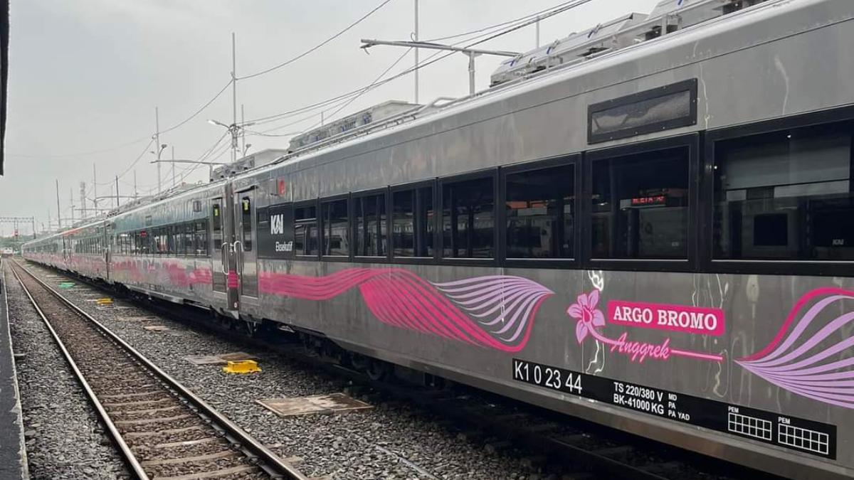 ilustrasi-kereta-api-argo-bromo-anggrek.jpg