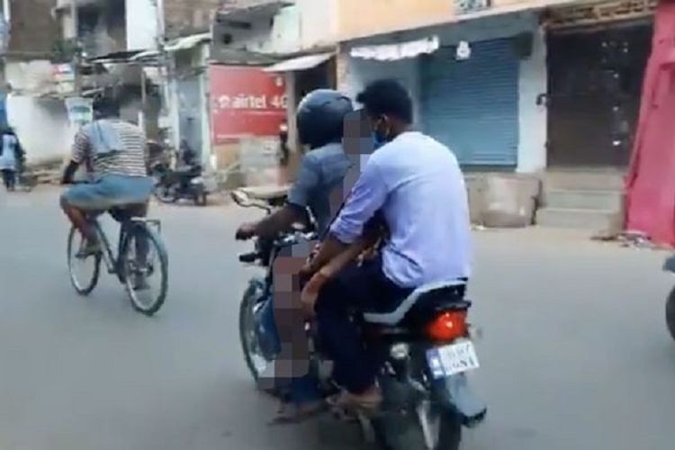 Ngerinya Covid-19 di India, Viral Jenazah Ibu Positif Corona Diapit Naik Motor, Tak Ada Ambulans