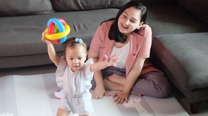 Mona Ratuliu Sempat Positif Covid-19, Bagikan Momen Menyayat Hati saat Anak Bungsu Menghampirinya