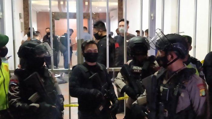 Perihal Dugaan Temuan Bahan Peledak di Sekre FPI, Kuasa Hukum : Itu Detergen & Pembersih Masjid