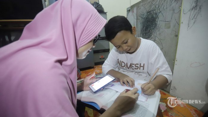 KUNCI JAWABAN Tema 5 Kelas 3 Halaman 126 Lengkapi Tabel dengan Benda, Makanan, Minuman Sesuai Cuaca