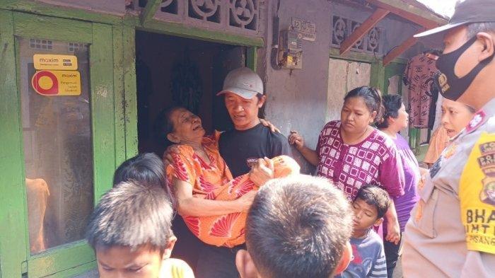 KAKINYA Lumpuh, Nenek Siti Nangis, Kini Digendong Anak ke Panti Jompo, 3 Anak yang Lain Ogah Merawat
