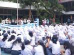 Bahasa-Indonesia-kelas-10-halaman-58-59.jpg