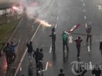 Bentrokan-di-Jalan-Semanggi-Jakarta-dekat-Polda-Metro-Jaya.jpg