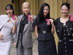 Blackpink-mendapatkan-hadiah-dari-Raja-Charles-III-MBE-Kehormatan.jpg
