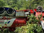 Detik-detik-truk-pengangkut-avtur-terjun-ke-jurang-sedalam-4-meter-di-NTT.jpg