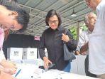 Gaya-kasual-Menkeu-Sri-Mulyani-saat-mencoblos-di-TPS.jpg