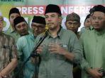 Gus-Haris-saat-pers-conference-hasil-quick-count-Pilkada-Probolinggo-2024.jpg