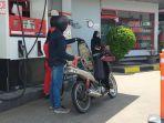 Ilustrasi-isi-bensin-di-SPBU-Pertamina-akan-dilarang-bagi-kendaraan-nunggak-pajak.jpg