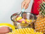 Ilustrasi-mengempukkan-daging-menggunakan-nanas.jpg