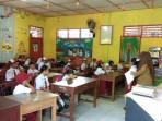 Jawaban-Bahasa-Indonesia-Kelas-2-Halaman-131-132-Apakah-Pekerjaan-Olin-Menghasilkan-Barang-atau-Jasa.jpg