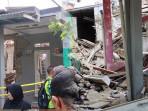 Kolase-dua-rumah-lokasi-ledakan-misterius-di-Jalan-Talas-II-Pondok-Cabe-Ilir-Pamulang.jpg