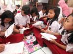 Kunci-Jawaban-IPAS-Kelas-4-Halaman-77-Bagaimana-Magnet-Bisa-Menghasilkan-Gaya-Tarik-menarik.jpg