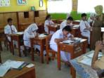 Kunci-Jawaban-Soal-PAI-Kelas-8-Halaman-44-Pengalaman-Kalian-dalam-Mencintai-Al-Quran.jpg