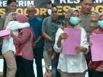 Momen-berpelukan-ibu-dua-bayi-yang-tertukar-di-Bogor.jpg