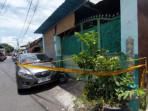 Olah-TKP-di-rumah-pasutri-lokasi-pembuhuhan-di-Jalan-Serayu-Nomor-54.jpg