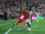 Pesepak-bola-Timas-Indonesia-Miliano-Jonathans-saat-berebut-dengan-timnas.jpg