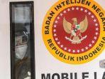 Petugas-medis-di-mobile-lab-milik-Badan-Intelijen-Negara.jpg