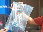 Sejumlah-barang-termasuk-obat-dalam-plastik-kecil-dan-alat-hisap-atau-bong-ditemukan-di-TKP.jpg