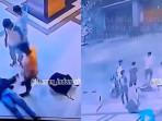 Tangkapan-layar-CCTV-pengeroyokan-Arjun-Tamaraya-21-di-Masjid-Agung-Sibolga-Sumatera-Utara.jpg