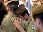 Tentara-Israel-menangis-saat-menghadiri-pemakaman-Komandannya.jpg