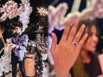 aurel-hermansyah-pamer-cincin-dari-atta-halilintar.jpg