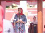 bupati-klaten-sri-mulyani-saat-menjadi-inspektur-upacara.jpg