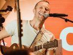 chris-martin-vokalis-coldplay.jpg