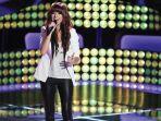 christina-grimmie-saat-tampil-di-panggung.jpg