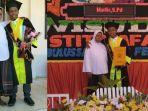 foto-kolase-seorang-ibu-dengan-mengenakan-pakaian-lusuh-tanpa-alas-kaki.jpg