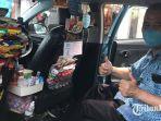 gudianto-huang-sopir-taksi-yang-mobilnya-penuh-cemilan.jpg