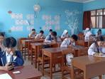 halaman-7-8-Bahasa-Indonesia-kelas-8.jpg