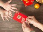 illustrasi-pemberian-angpao.jpg