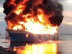ilustrasi-kapal-terbakar-kmb-fajar-baru-terbakar-di-pelabuhan-rakyat.jpg